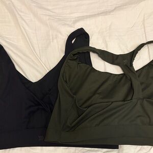 set of 2 target sports bra in Olive Green and Black